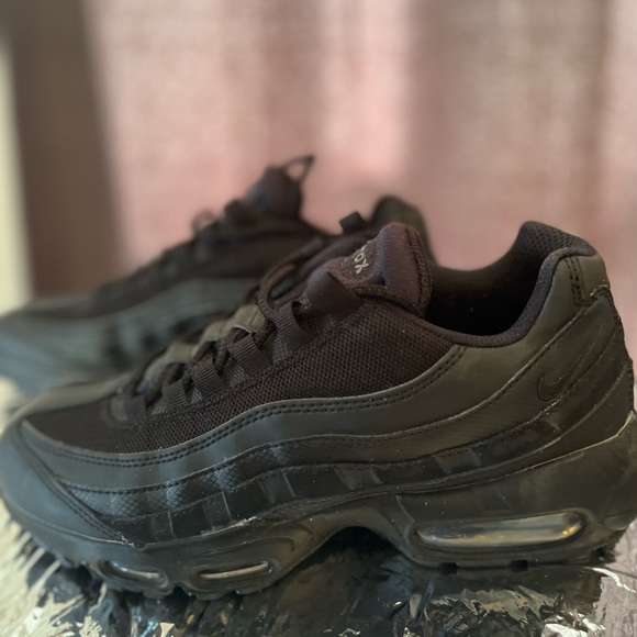 Pre loved Nike Air Max 95 Essential Men’s Black Sneaker Size 7 - Picture 2 of 8
